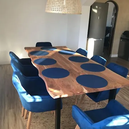 Haven House , Bom Sucesso *